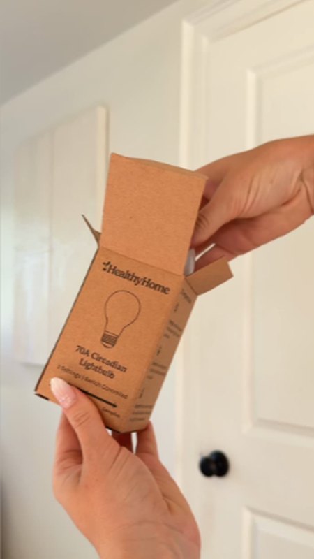 Healthy Home Shop ad: unboxing a circadian light bulb